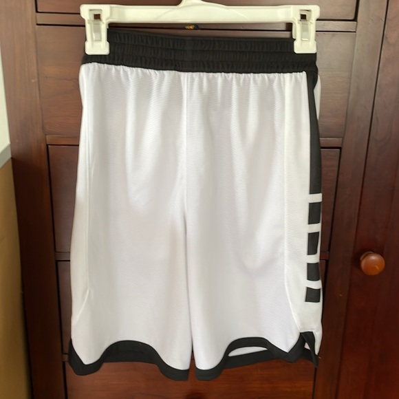 Nike boys shorts, Size L - Picture 3 of 3